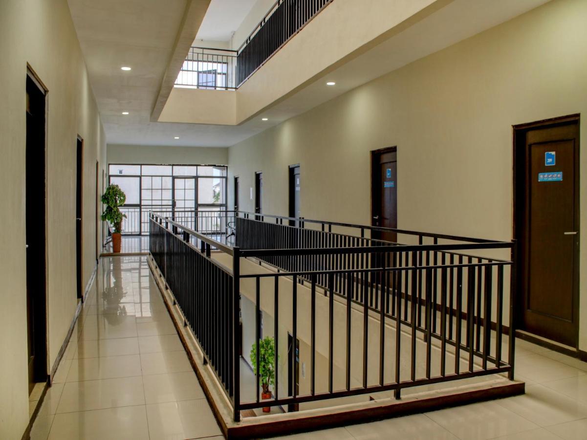 Oyo 90162 Remboelan Guest House Sungai Lutus Exterior foto