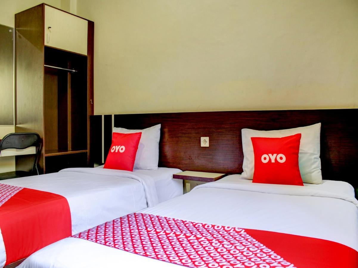 Oyo 90162 Remboelan Guest House Sungai Lutus Exterior foto