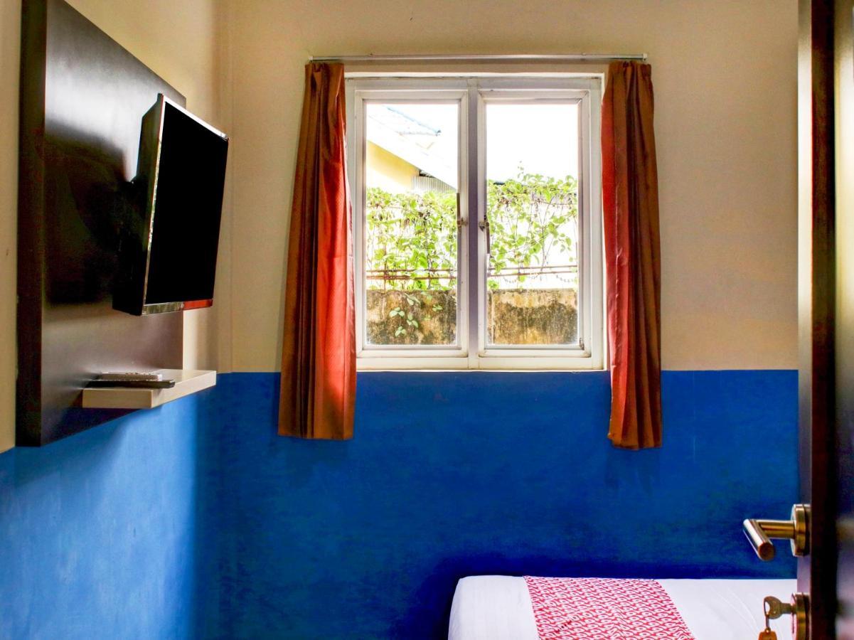 Oyo 90162 Remboelan Guest House Sungai Lutus Exterior foto